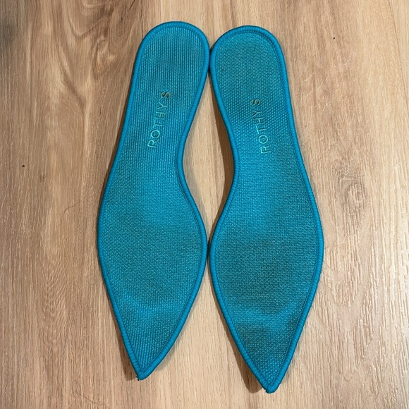 Limited Featured Multi Metallic Rothy’s Points - Picture 3 of 4